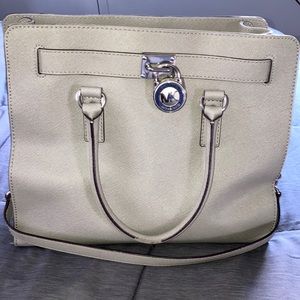 EXCELLENT MICHAEL KORS PURSE GRAY